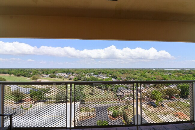 Building Photo - 825 Bayshore Dr