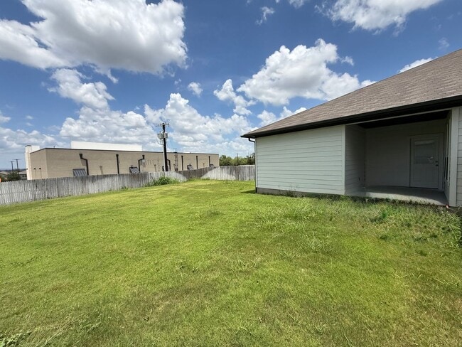 Building Photo - Large newly constructed luxury townhome