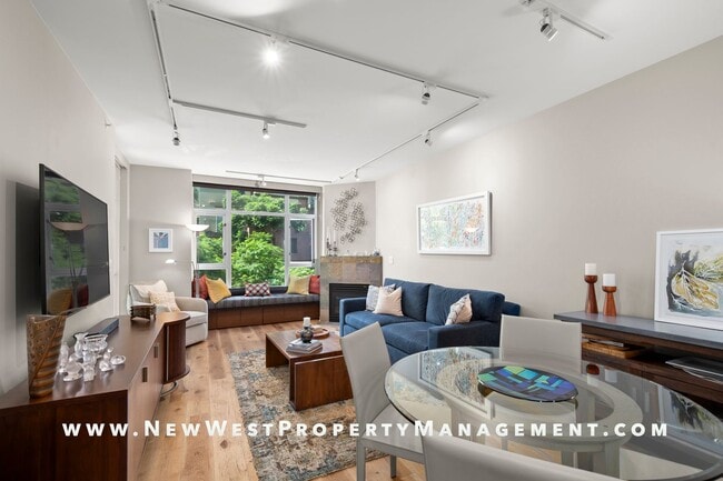 Building Photo - Super Spacious Cortez Hill 2-Bedroom at Discovery! Small Pet Ok!