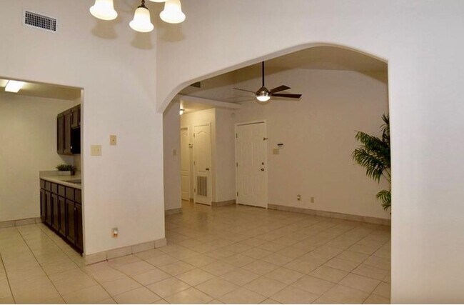Building Photo - 9802 Cantera Ct
