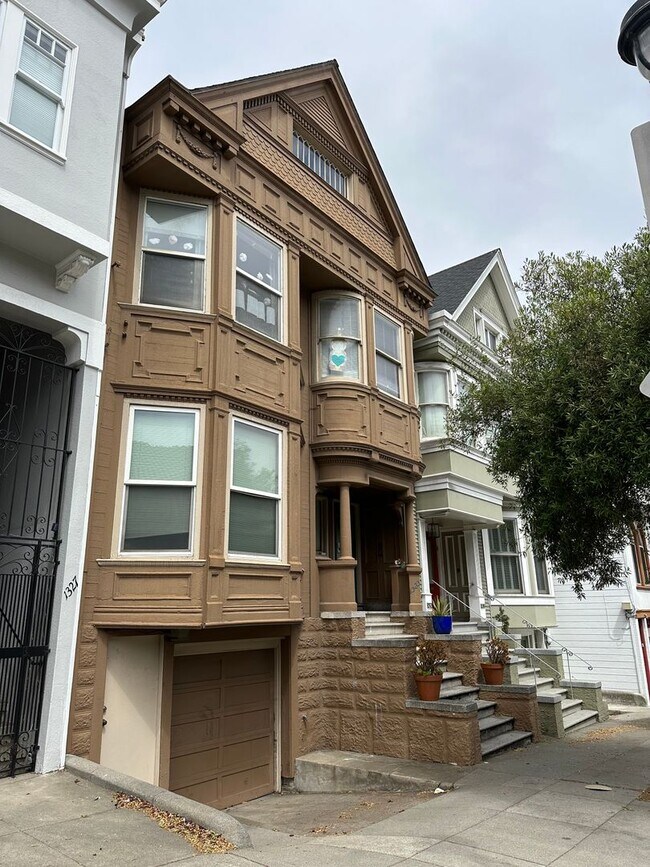 Building Photo - 1323-25