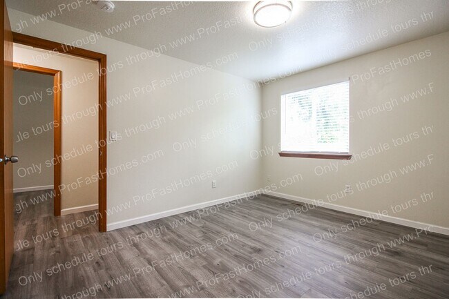 Building Photo - 6416 SE 139th Ave