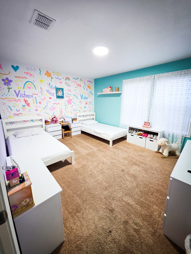 Building Photo - 5806 Valparaiso Way