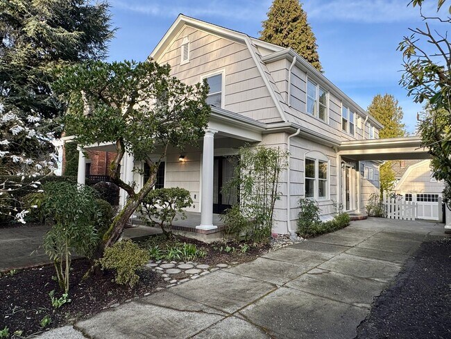 Building Photo - Capitol Hill Home