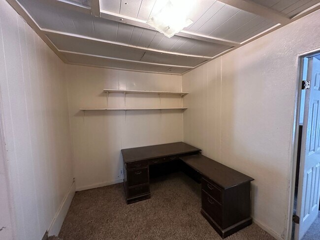 Building Photo - 3 Bed 1 Bath Home