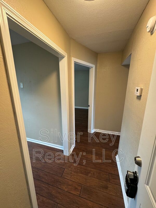 Building Photo - 123 S Victoria Rd