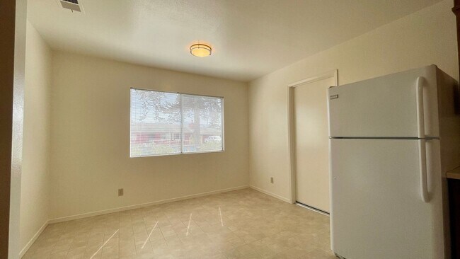 Building Photo - 822 Santa Maria Ave