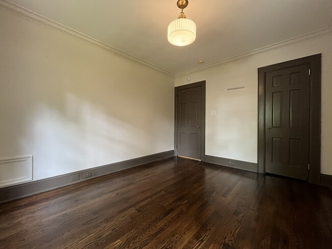 Building Photo - 373 Hillside Ave