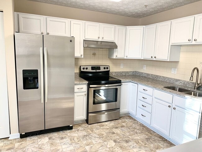 Building Photo - Light Filled 2bd 2bth Penthouse Condo In Piney Orchard!