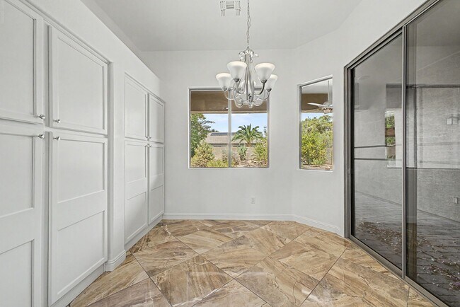 Building Photo - 1900 E Woodsman Pl