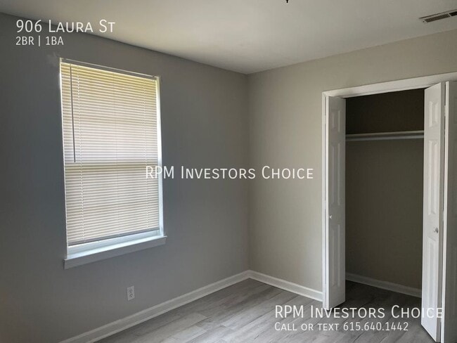 Building Photo - 906 Laura St