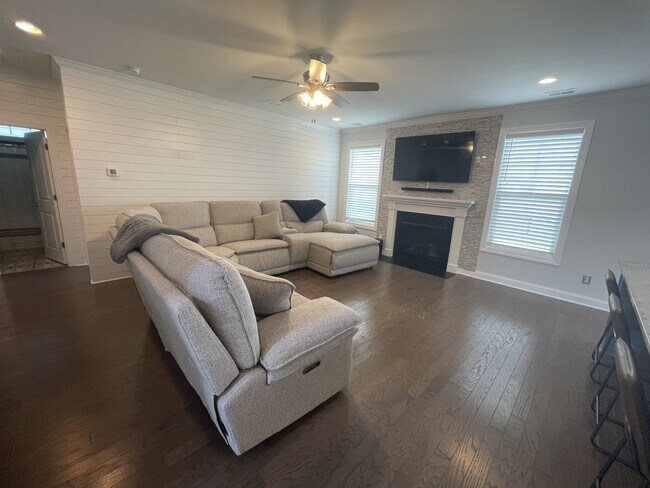 Building Photo - 208 Seaworthy St