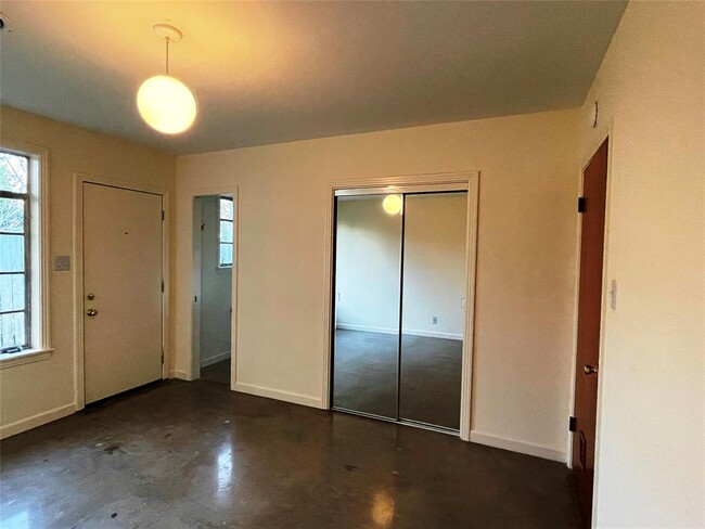Building Photo - 205 N Ave A