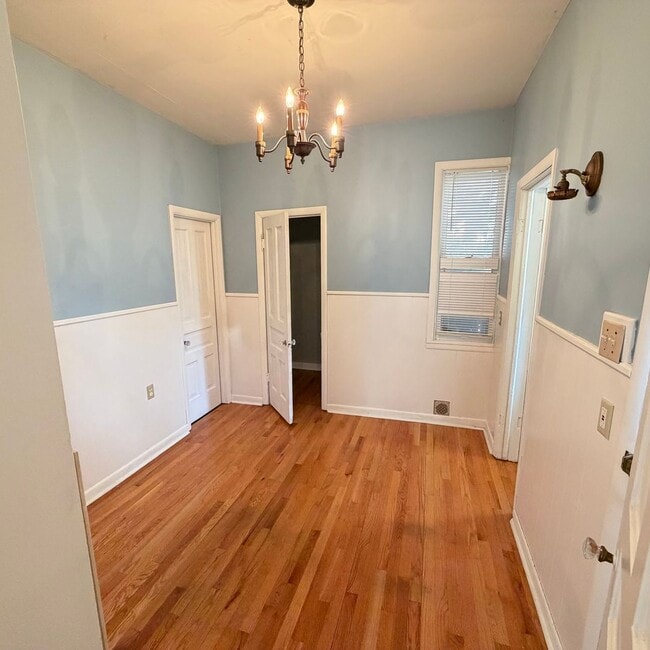 Building Photo - Spacious 4 Bedroom in Heritage Hill!