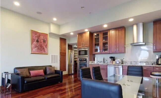 Building Photo - 2803 Ontario Rd NW