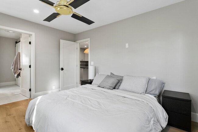 Building Photo - Hidden Gem in Newport Heights