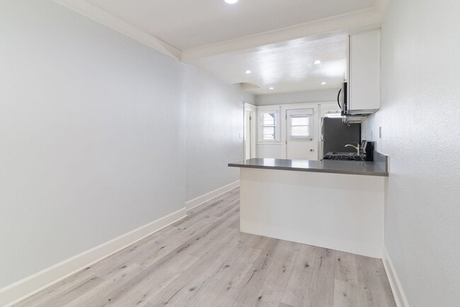 Interior Photo - 1819 - 1825 E. 7th St