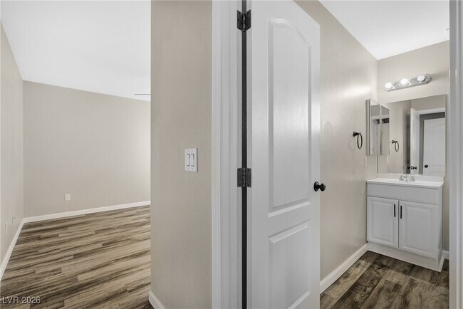 Building Photo - 7567 Violet Vista Ave