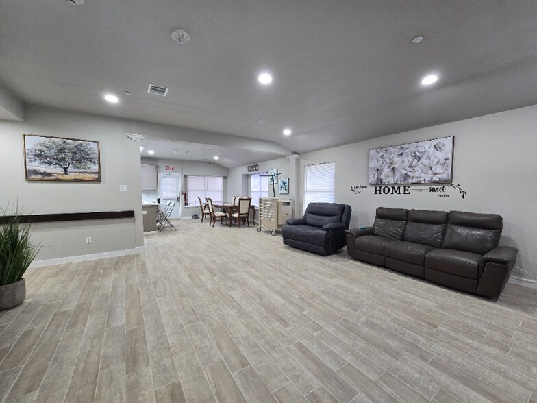 Building Photo - 1228 Sandwick Dr