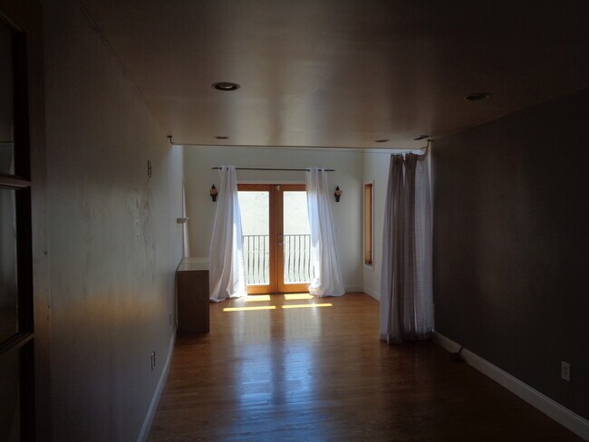 Building Photo - 2727 Hudson St