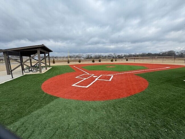 Building Photo - MOVE IN SPECIAL-3 bedroom with study/flex/office/keeping room