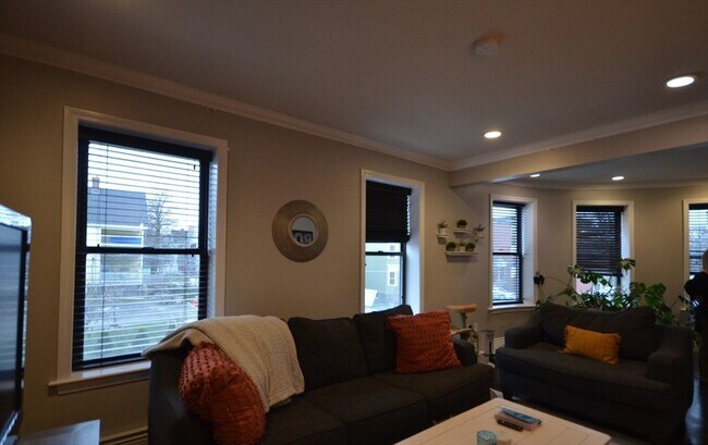 Building Photo - 60 Florida St