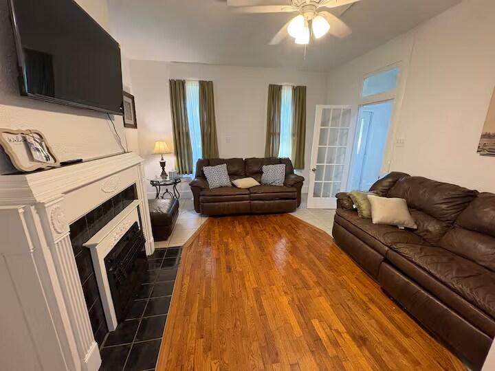 Building Photo - 1016 NE Quincy St