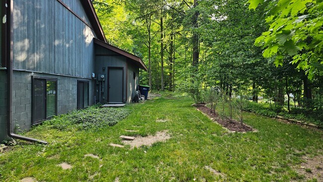 Building Photo - 2467 E Potter Rd