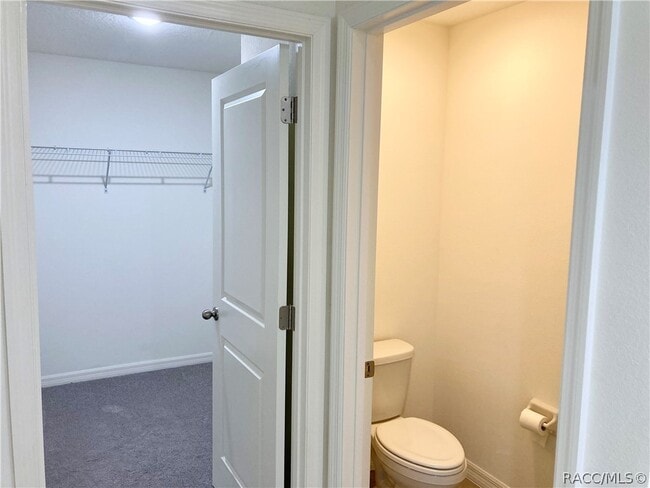 Building Photo - 614 W Fairways View Dr