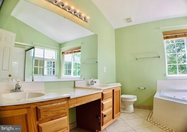 Building Photo - 21 Warwick Way