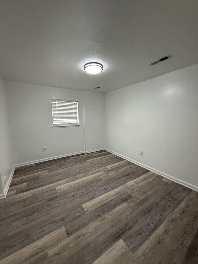 Building Photo - 62 Birchwood Ln