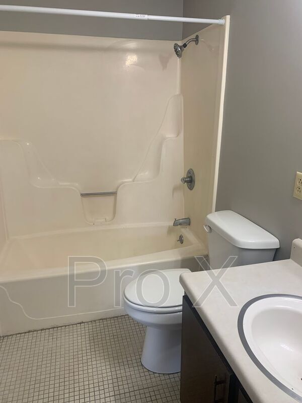 Building Photo - 2037 S River St