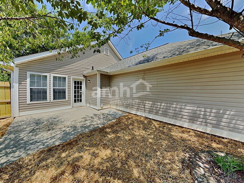 Building Photo - 408 Fairlawn Dr