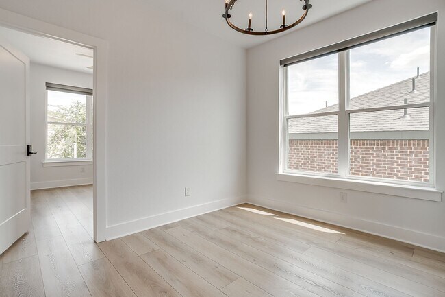 Building Photo - 2811 Forest Park Blvd