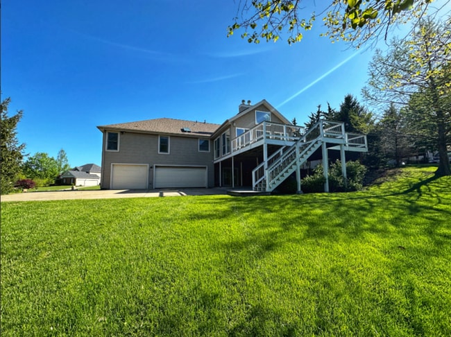 Building Photo - 1114 S Charlemagne Dr