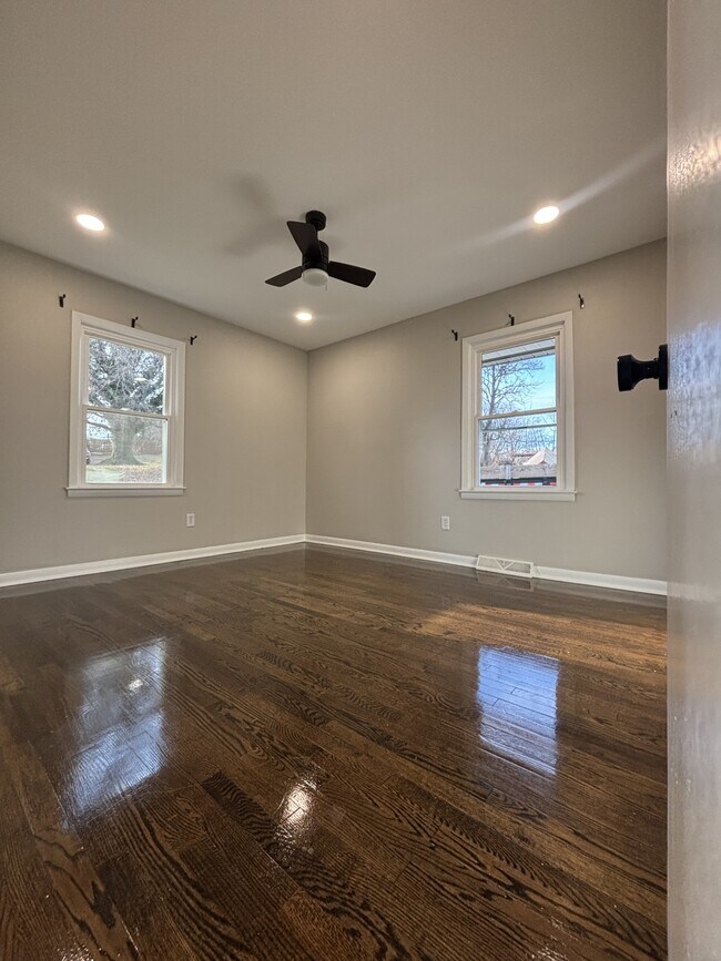 Building Photo - 5819 Dogwood Ave