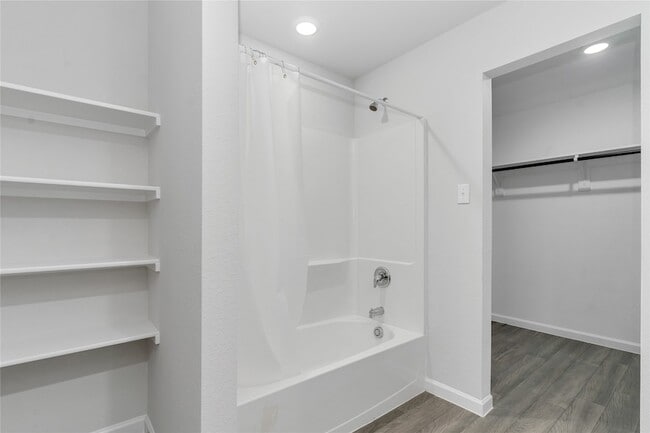 Building Photo - 845 Sugartree Dr