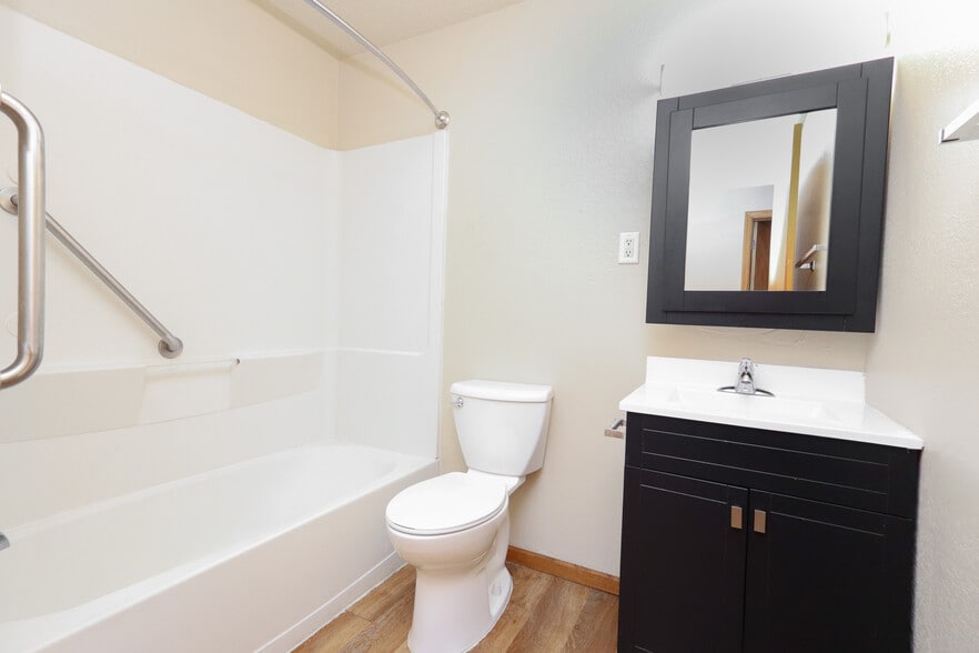 Building Photo - Clark Place Apartments & Townhomes