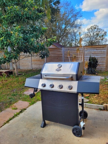 Building Photo - 1911 Tarpon Ct