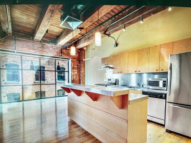 Building Photo - 27 Wormwood St
