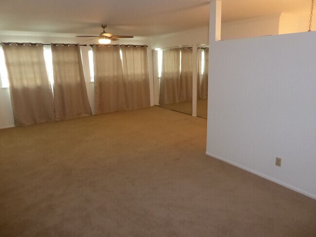 Building Photo - 3 Bedroom Pool Home in Canyon Country!