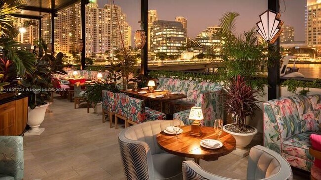 Building Photo - 825 Brickell Bay Dr