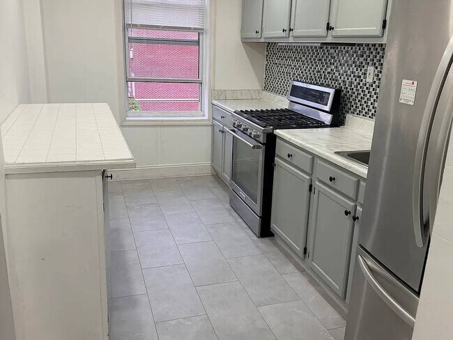Building Photo - 2571 W 16th St