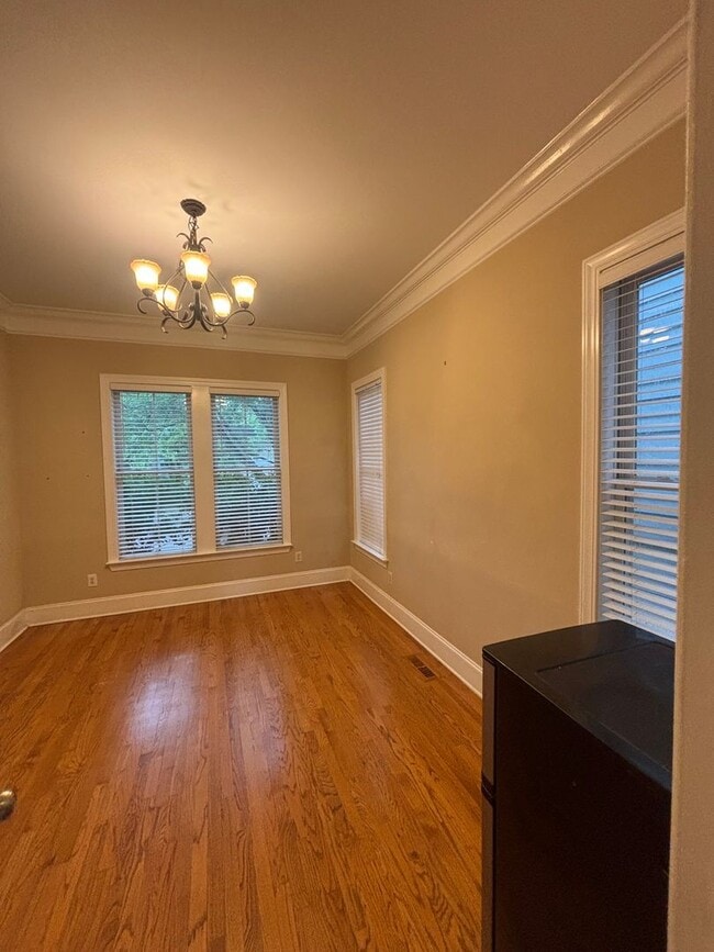 Building Photo - 4 bedroom near five points