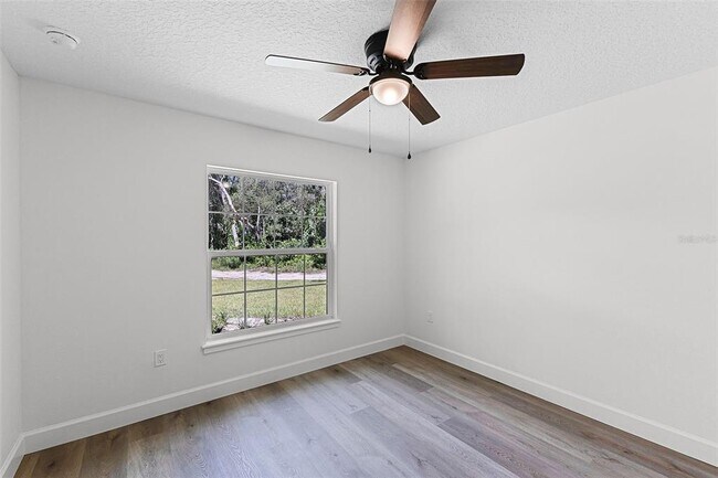 Building Photo - 320 kenora drive