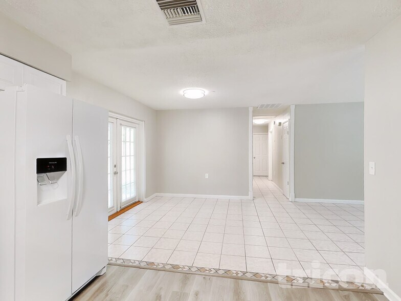 Building Photo - 2932 E 148th Ave