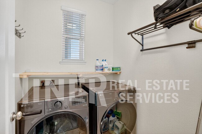 Building Photo - 5 Outer Banks Pl