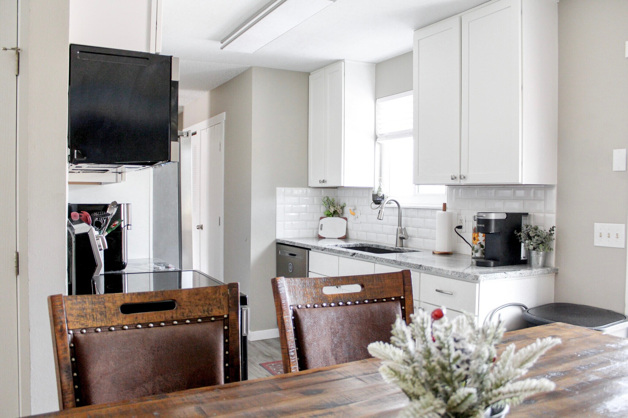 Building Photo - 1987 Palm Dr