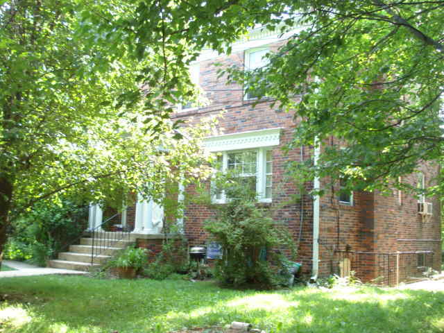 Building Photo - Beautifully Updated Apartments in a Quiet Garden-Style Building