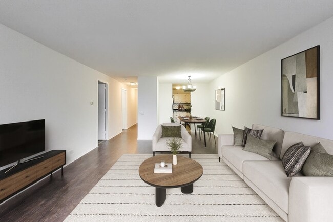 Building Photo - 899 S Plymouth Ct